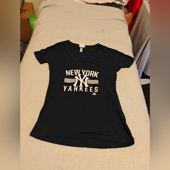 NY Yankees Tshirt For Ladies. Navy And White XL - Picture 2 of 5